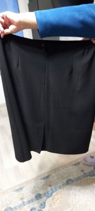 Отдам даром юбку черную прямую, размер 52-54