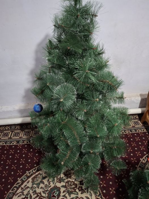Продаётся ёлка пушистая.