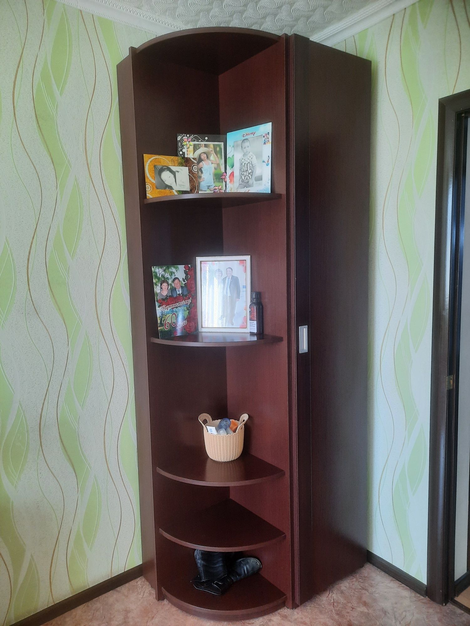 продается углавой шкаф