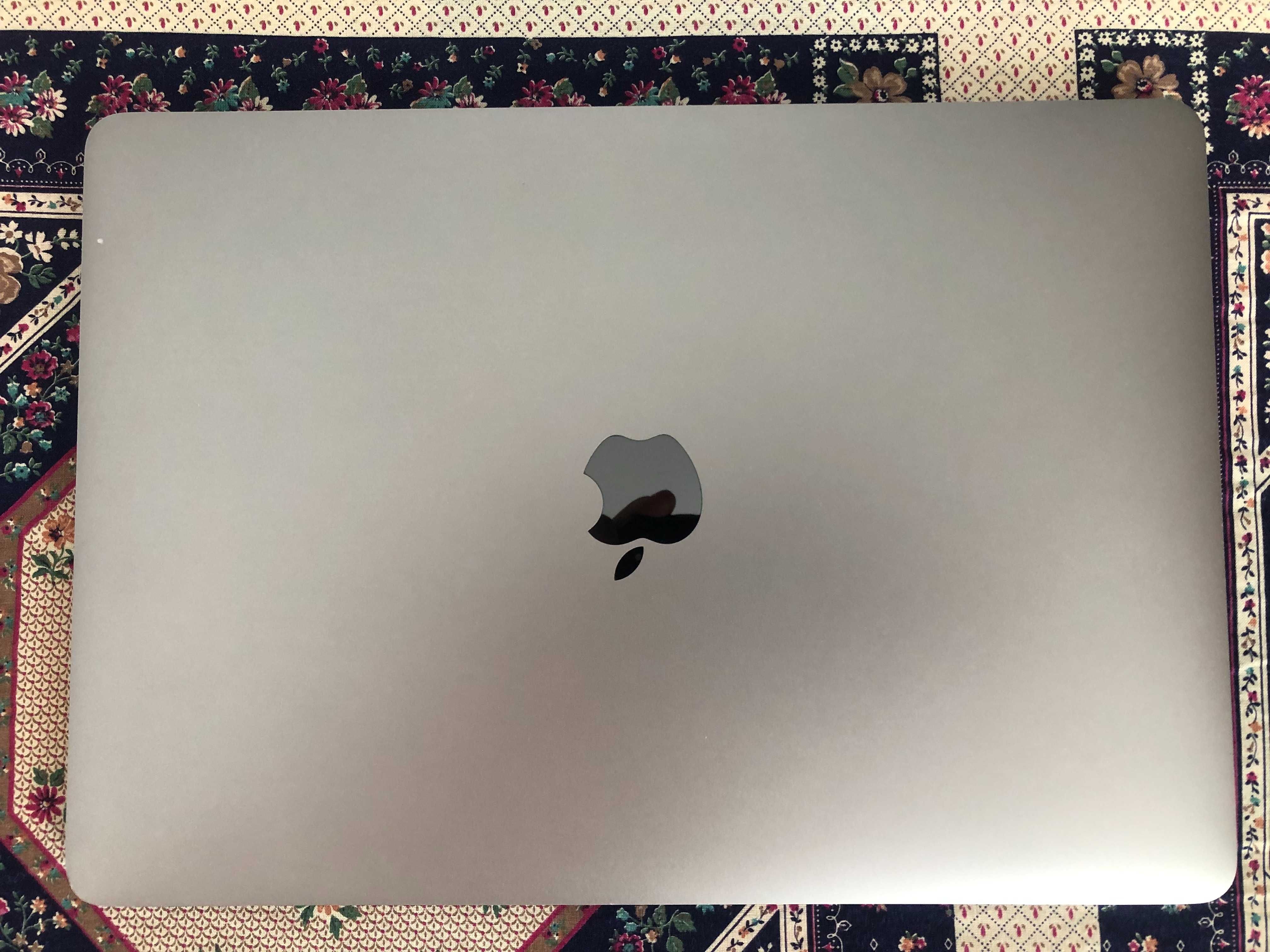 MacBook Pro 13 " Retina 2017 i5 2,3 GHz, 8 GB, SSD 256 GB. IMPECABIL
