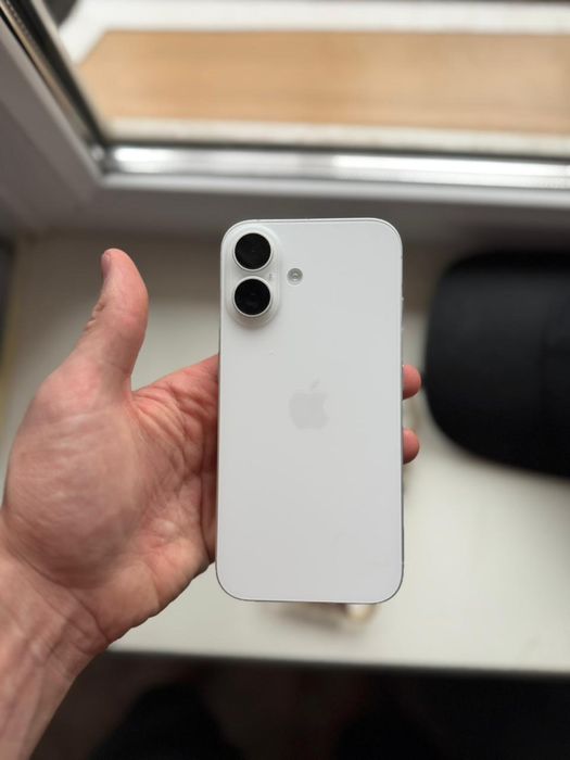 Продам айфон 16 128гб