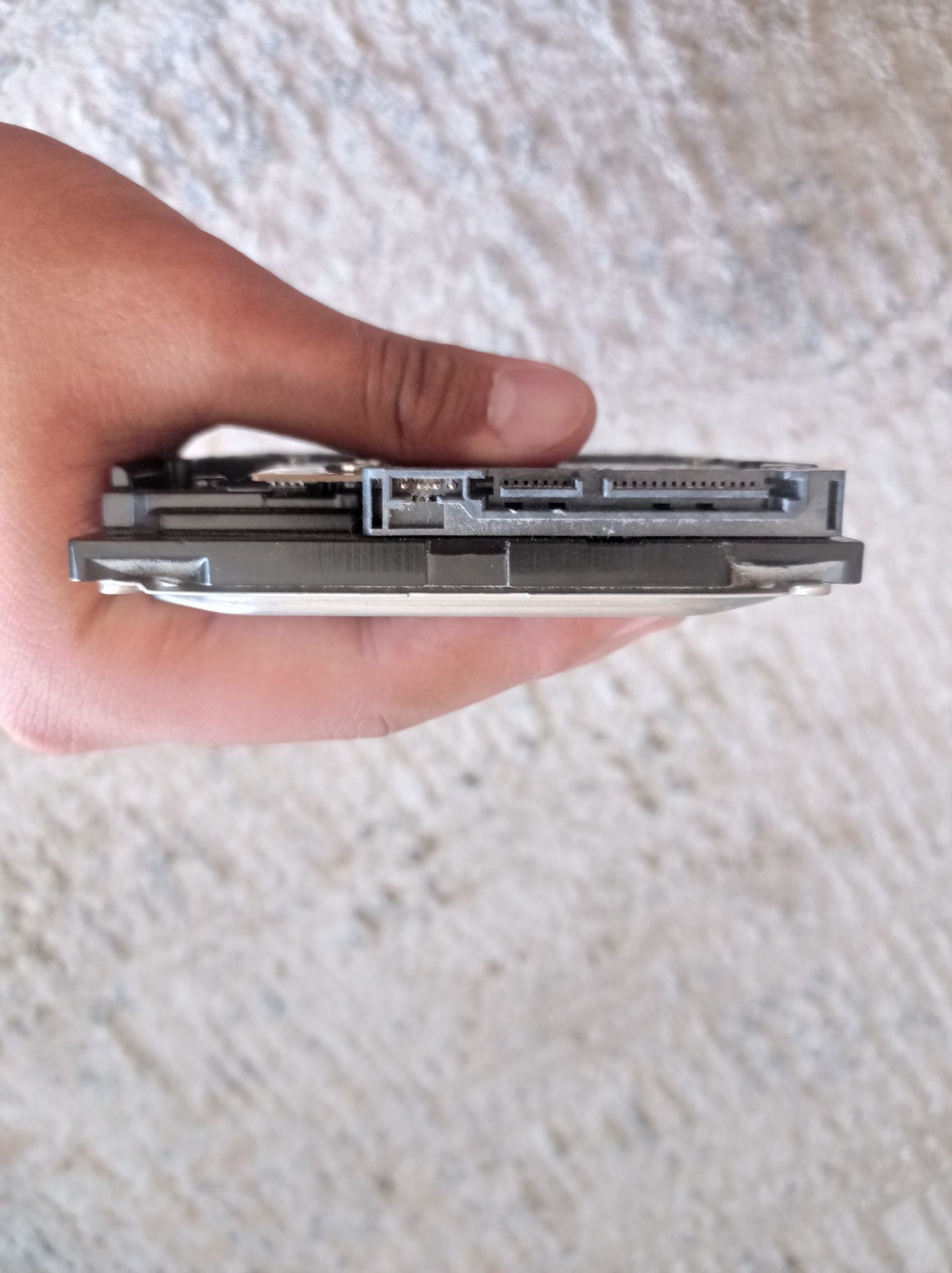 Жёсткий диск на 320gb (HDD)