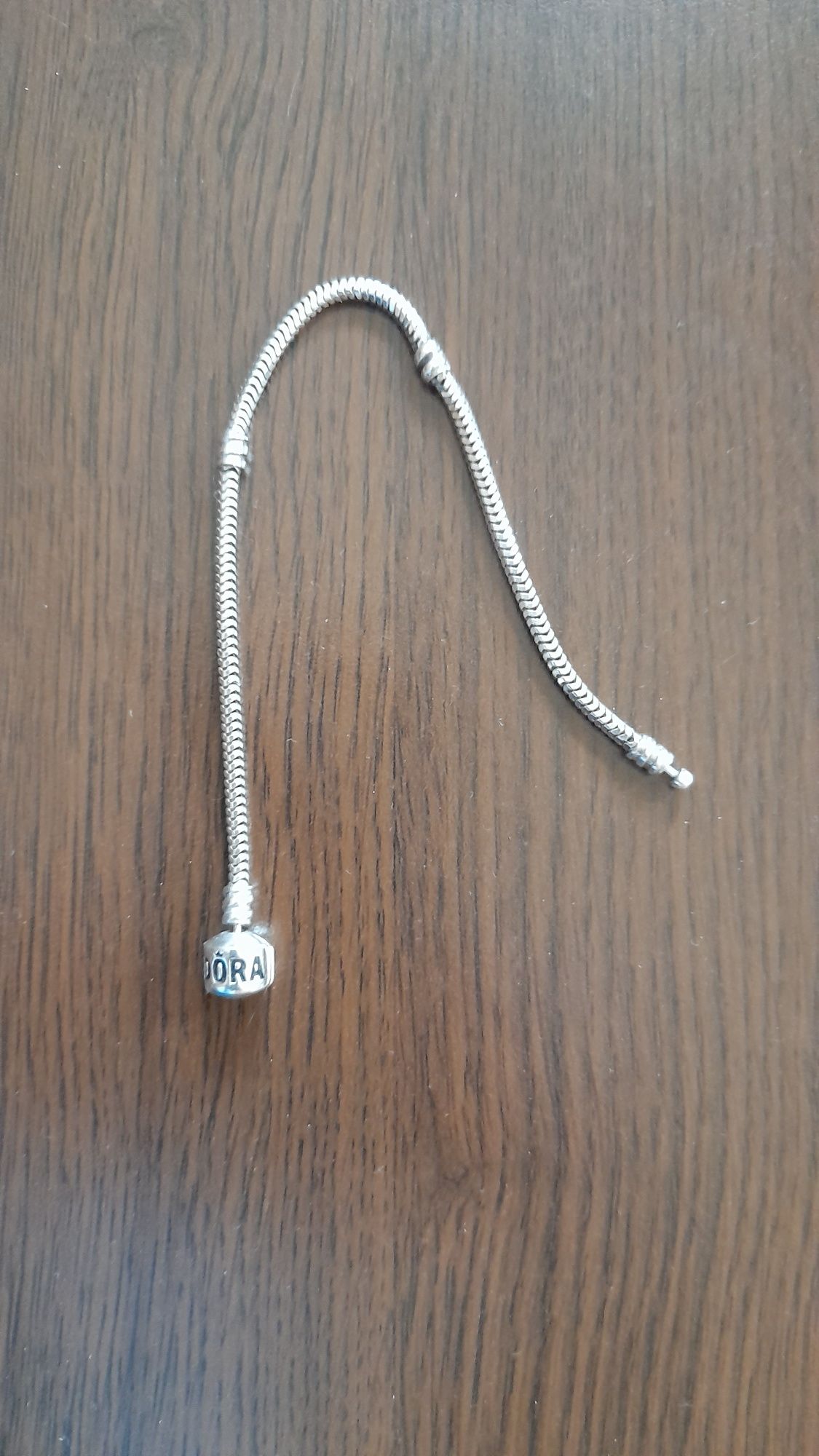 Brățară pandora în stare foarte buna are 19 cm ,