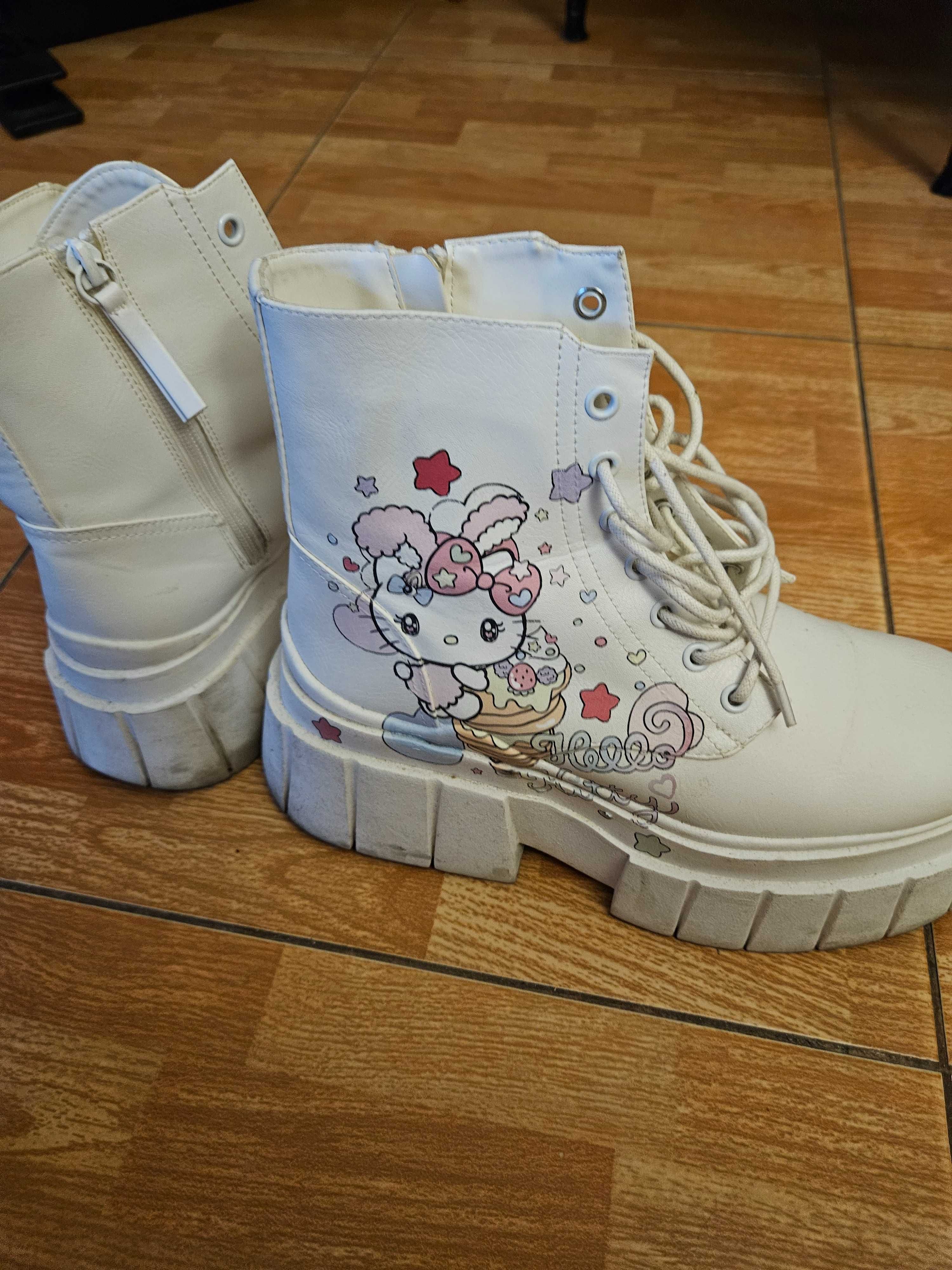 Ghete Hello Kitty, albe, marimea 39