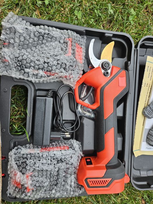 Foarfeca cu acumulator