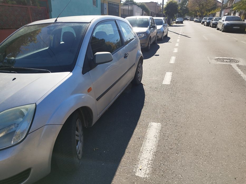 Vând Ford Fiesta