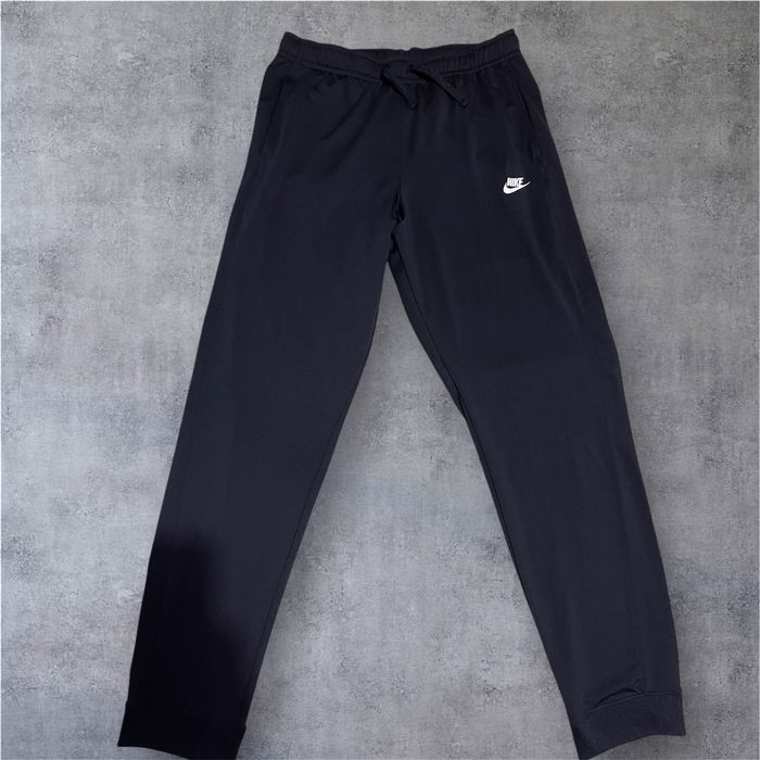 Оригинален мъжки спортен екип Nike, размер L, като нов!