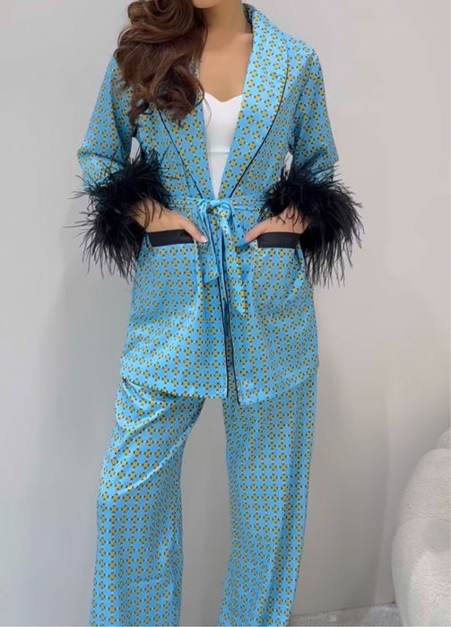 Продам костюм шикарный новый