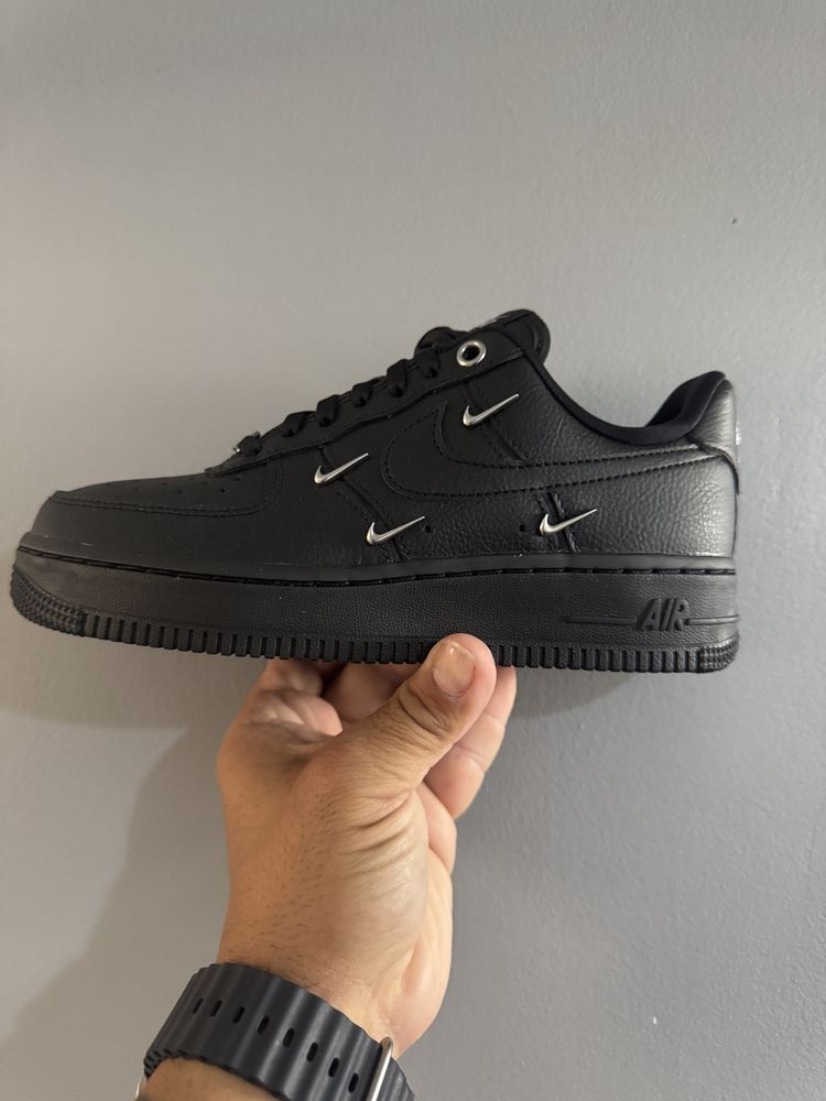 Nike Air Force 1 LX
