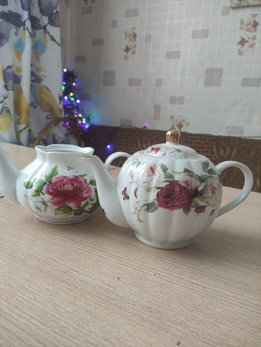 2 Чайника фарфоровых, цена за оба