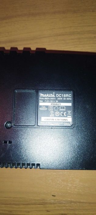 Зарядно устройство MAKITA DC18RC