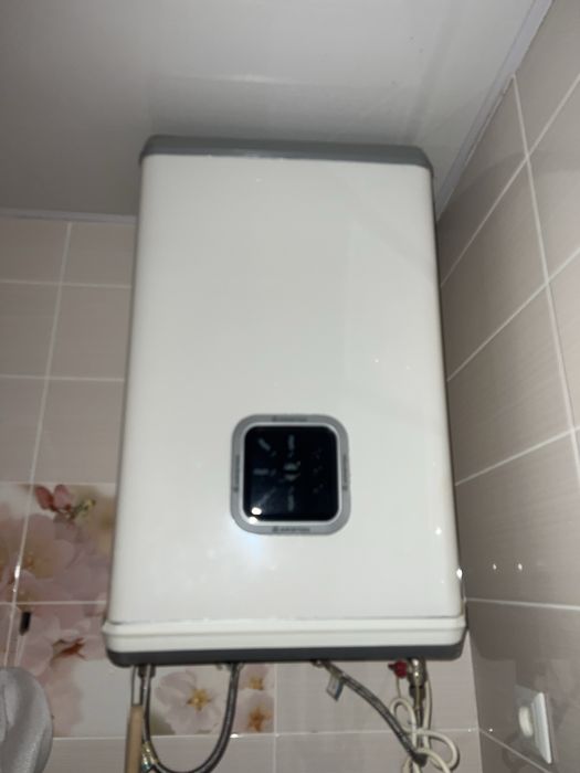 Продам бойлер аристон