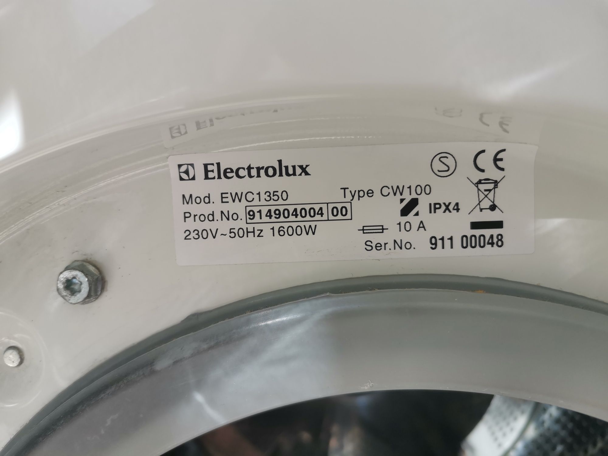 Мини пералня Electrolux