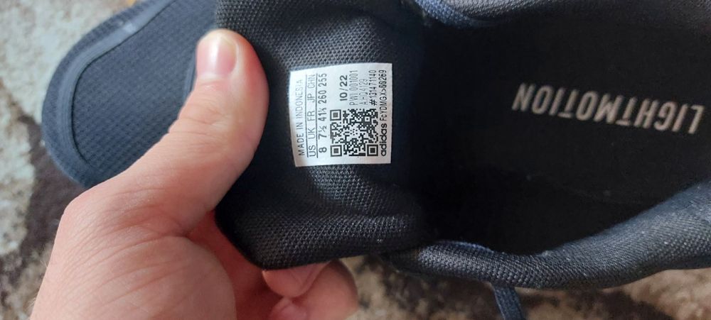 Vând adidas noi nr 41