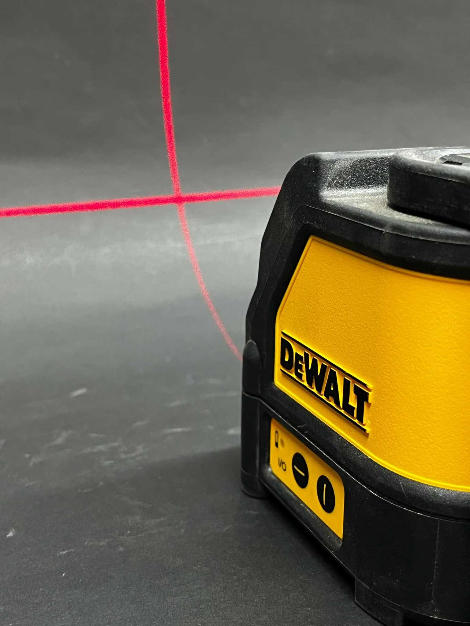 Линеен лазерен нивелир DEWALT DW088K / Като нов