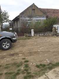 Teren intravilan Moldovița CS și casă în reparație.