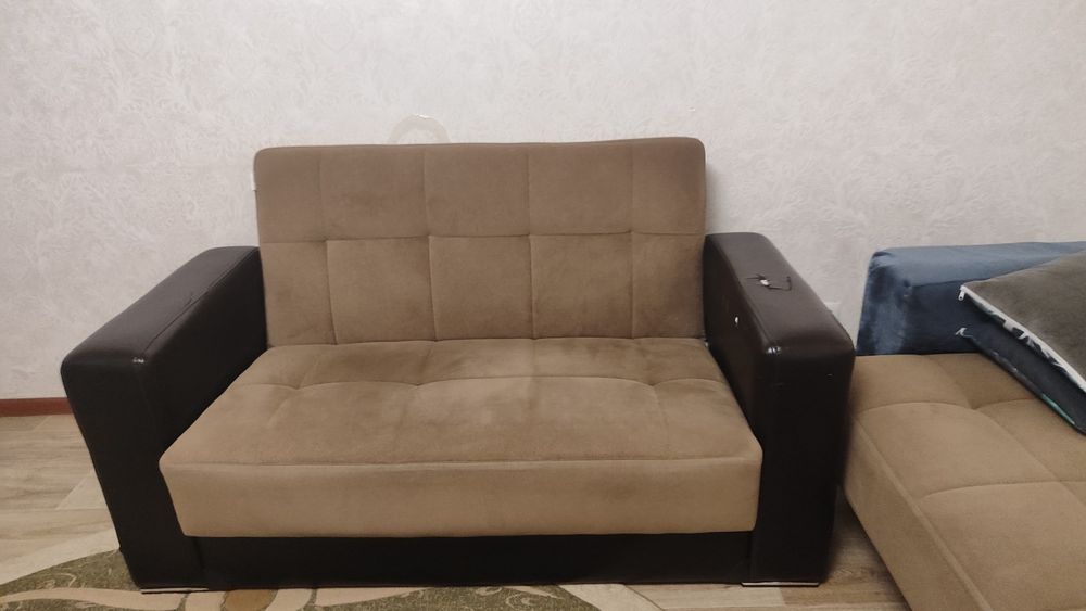 Диван и широкое кресло, самовывоз