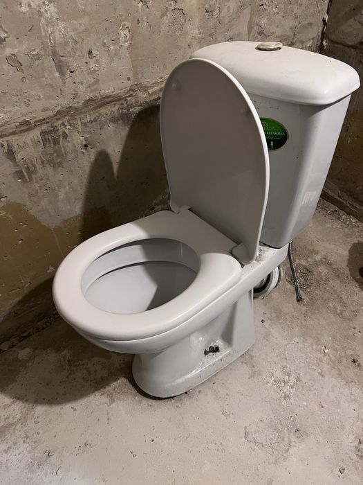 Продам унитаз санфаянс