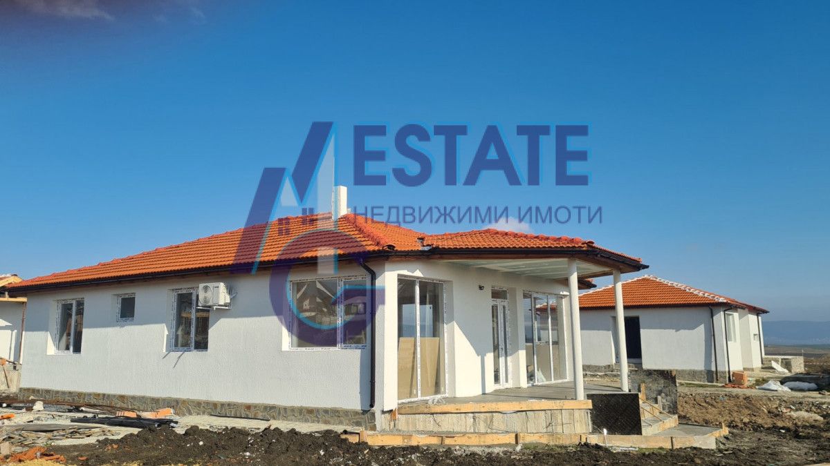 Продава класическа едноетажна къща с 3 спални - в гр. Каблешково,