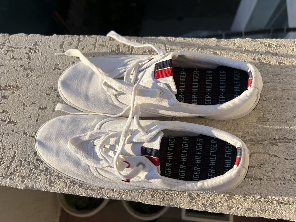 Tommy Hilfiger 42