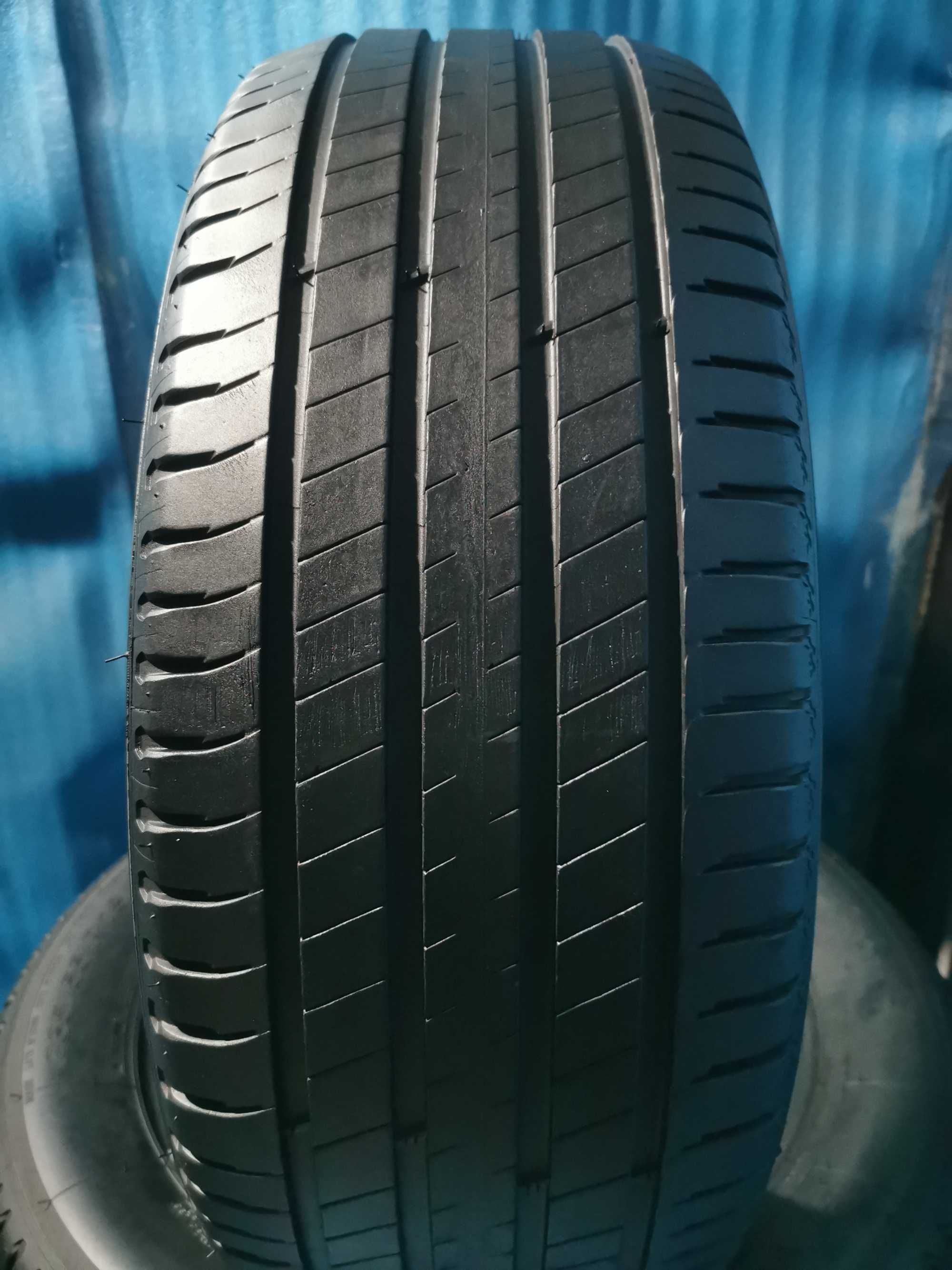 235 55 18 michelin 4 buc