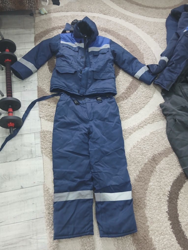 Продам спец ботинки и зимний куртки