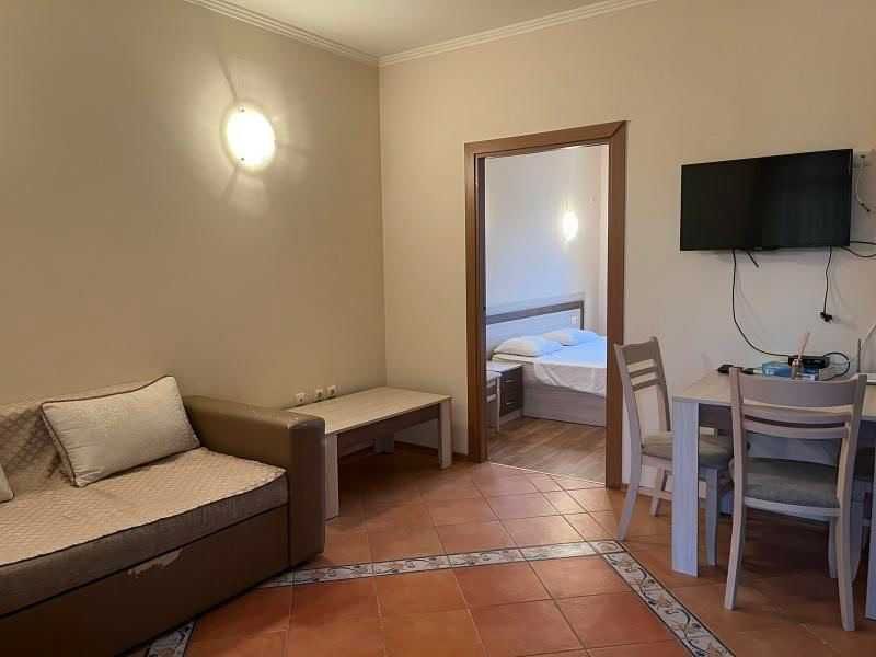 Продава се Двустаен апартамент в к.к. Елените - 56 кв.м за 1018 €/кв.м - Снимка #1