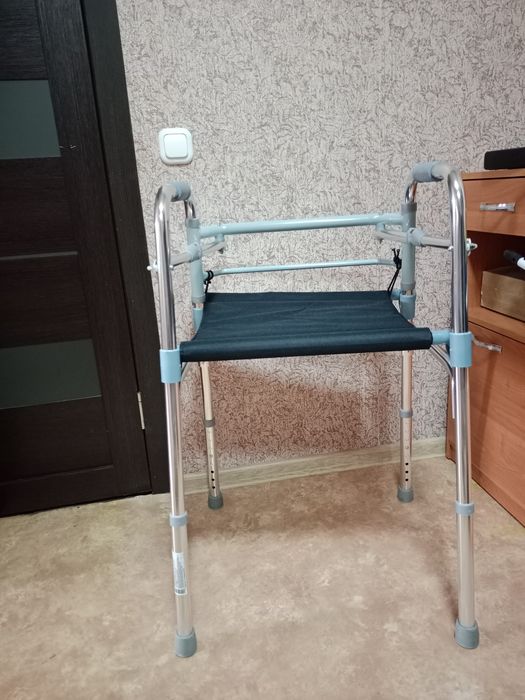 Ходунки для пожилых/инвалидов