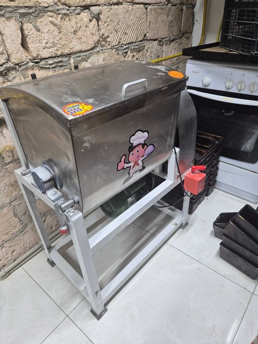 Тестомесильная машина