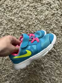 Adidasi Nike marime 26