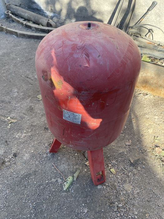 Расширительный бак сотилади