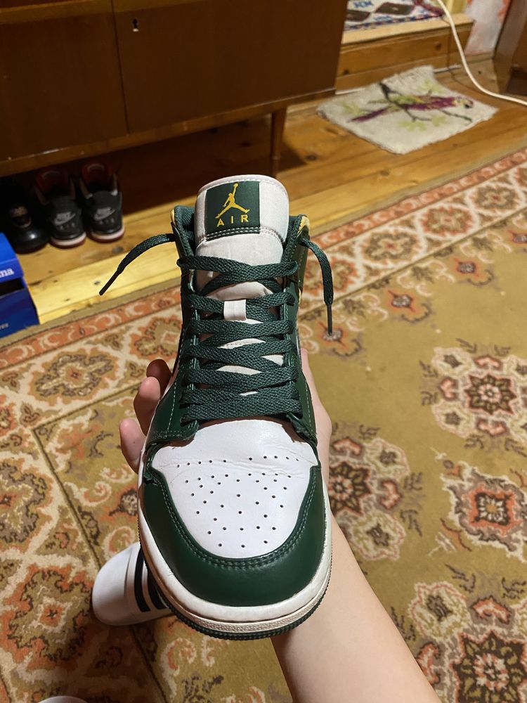Nike Jordan 1 Mid