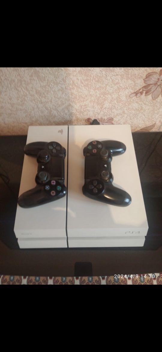 Продам Playstation 4