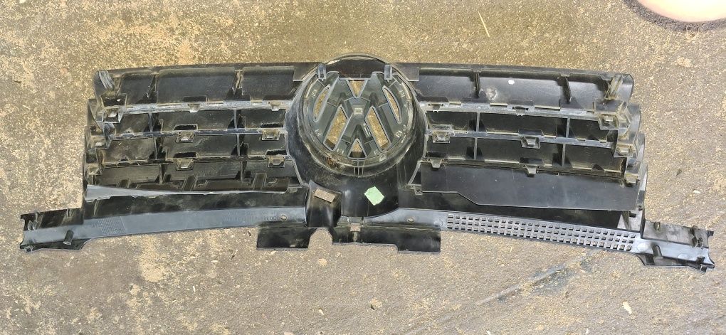 Vw бора решетка със емблема
