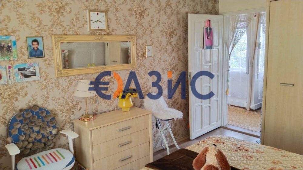 Двуетажна къща с парцел от 870 кв м В С. Вресово, Общ. Руен, обл.