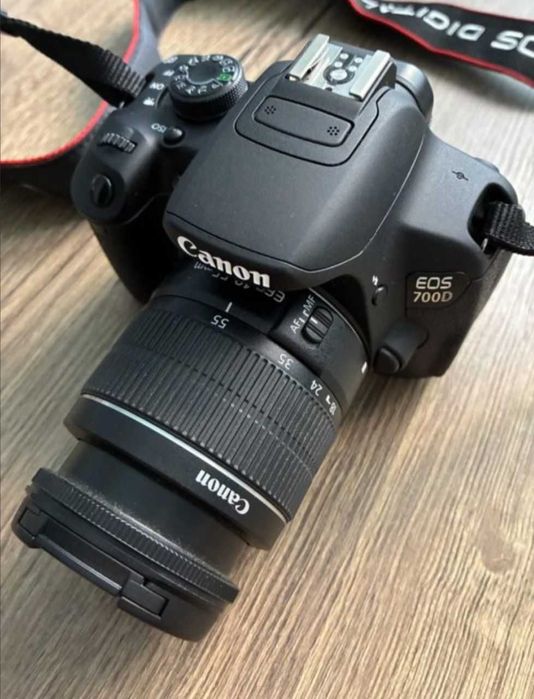 Фотоаппарат Canon EOS700D