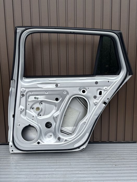 Usa dr spate Skoda Superb 3 combi cod de culoare LA7W 2015-2020