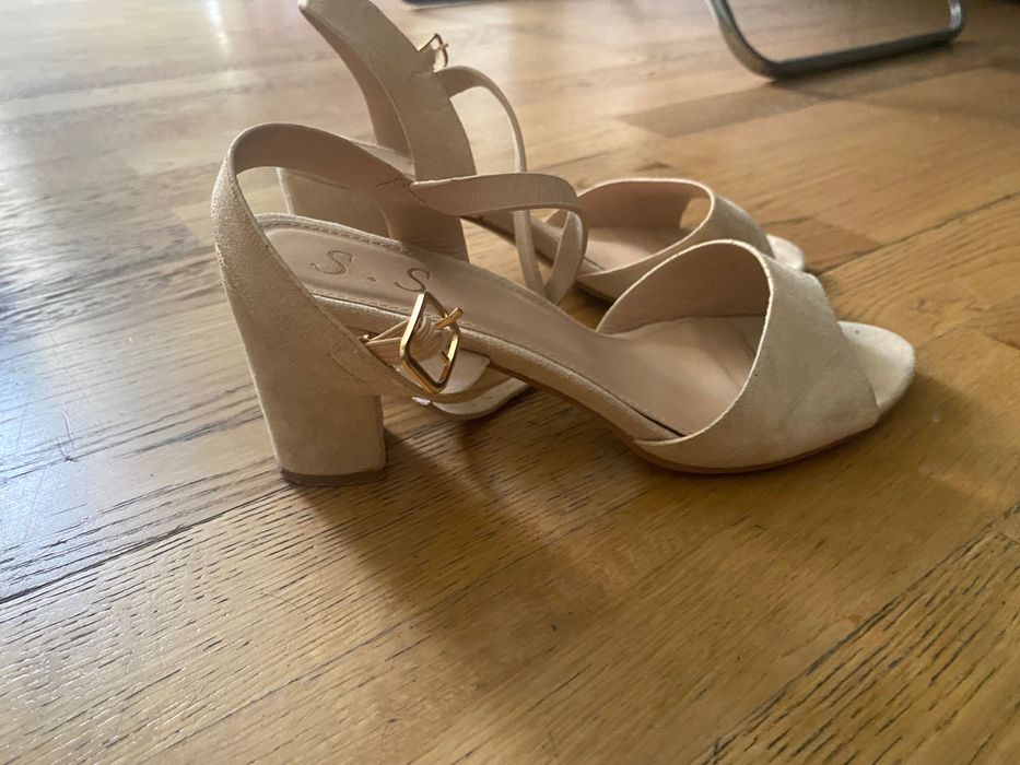 Tocuri bej confortabile