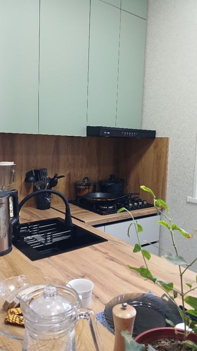 Чиланзар 3 Квартал. 2х комнатная.  Ремонт..Мебель + техника.