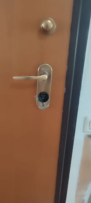 Lacatus deblocari si reparatii yale schimb clanțe si butuci chei noi