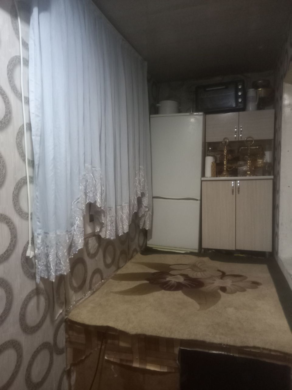 Юнусабад-11 квартал , Продаю 1в2 комнатную