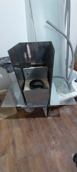 Холодильник индезит, микроволновка,чайный набор, газовка,вытяжка.