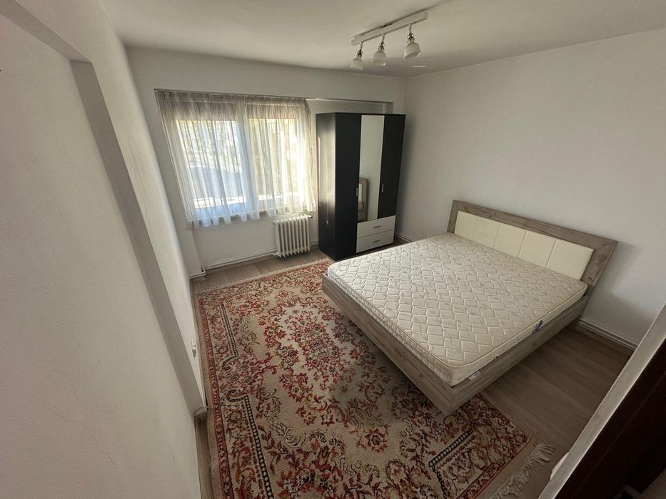 Apartament 4 camere, 2 bai, balcon, garaj, et 2/9  Tudor