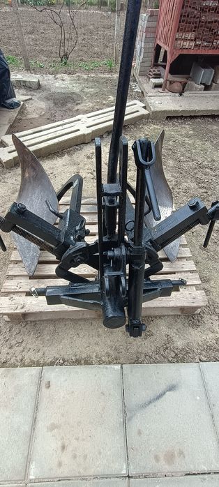 Plug reversibil cu o trupiță.