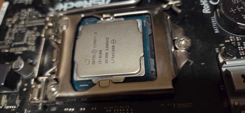 Компект! i3 8100 + 16 gb DDR4 240 gb SSD