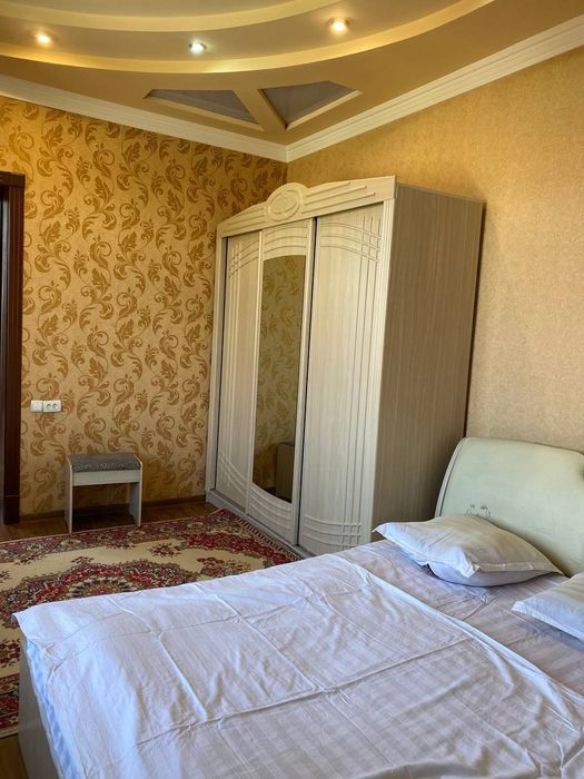 Мирзо Улугбек РН    Центр  Луначарский 5-сот 5-ком 1300