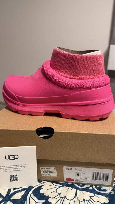 Vand UGG,noi cu eticheta !