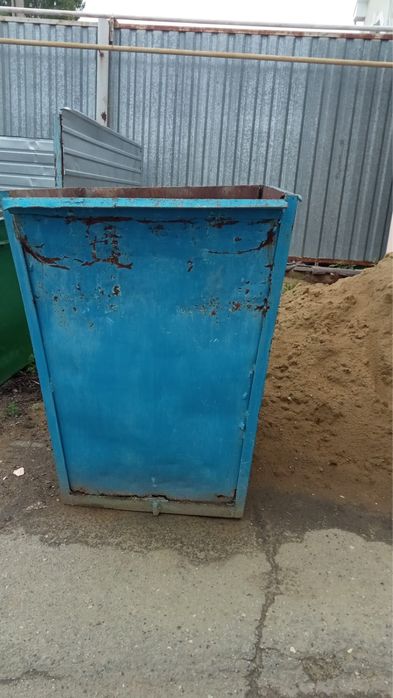 Мусорный бак б/у