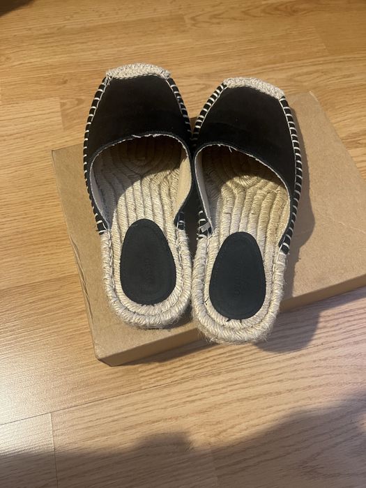 Saboti din piele intoarsa Oysho