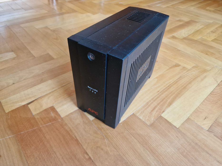 UPS APC Back-UPS 700